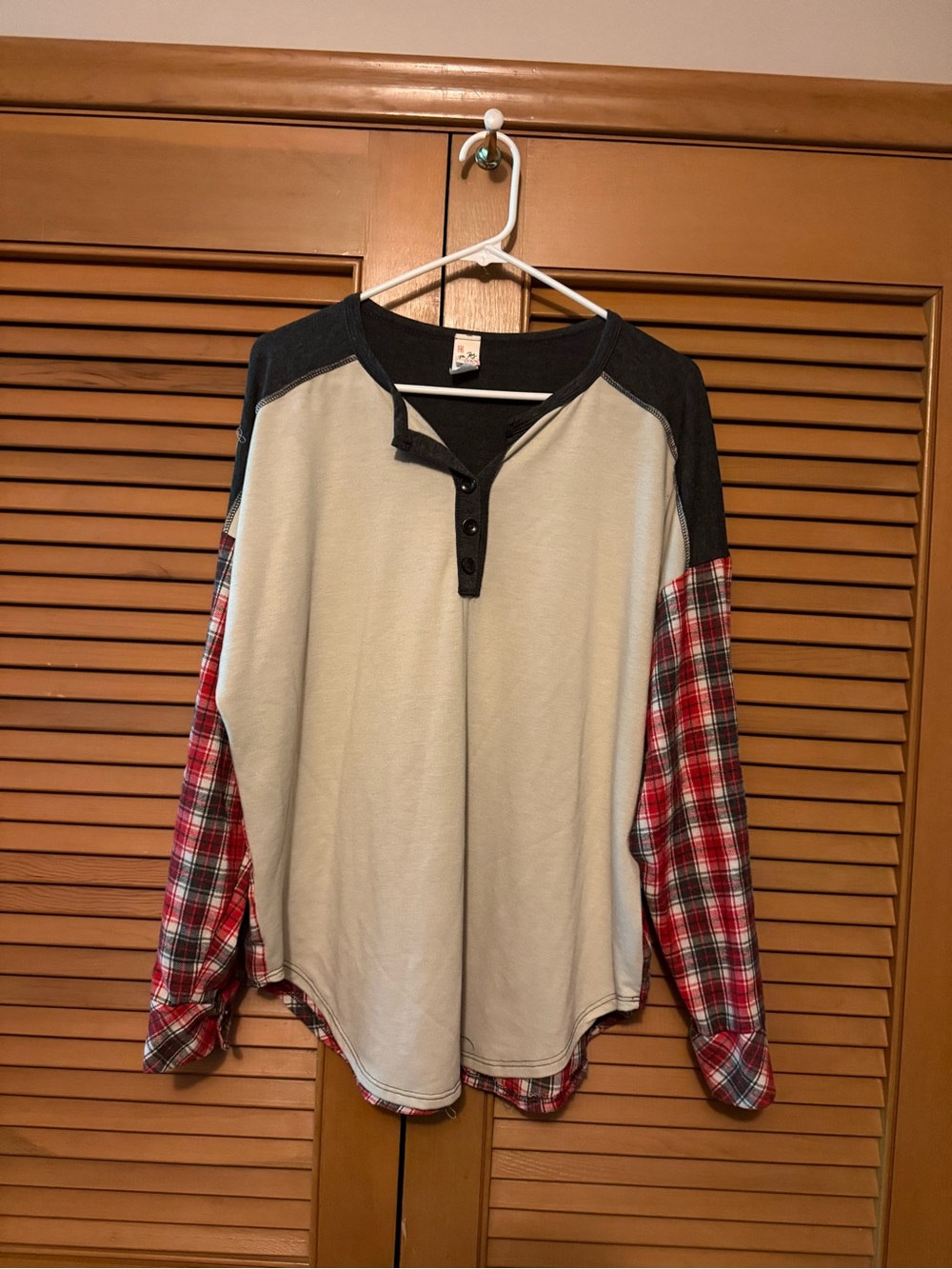 7th Ray Cream & Black Henley with Red Plaid Sleeves